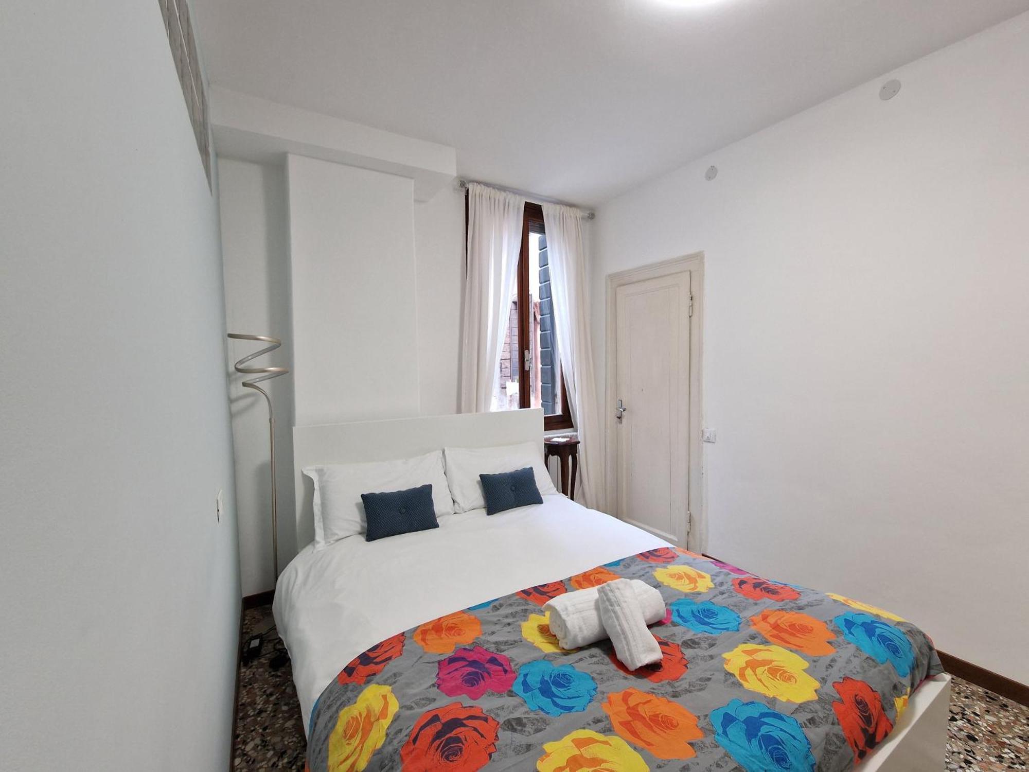 Veneziacentopercento La Forcola Apartment, Next To Rialto Bridge Exterior photo