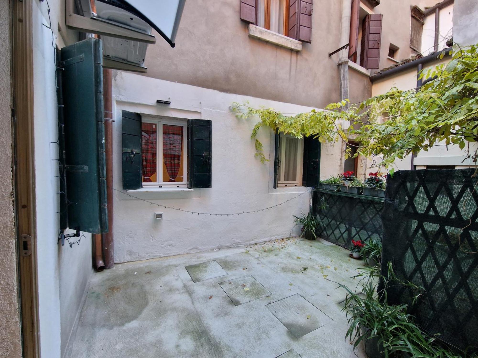 Veneziacentopercento La Forcola Apartment, Next To Rialto Bridge Exterior photo